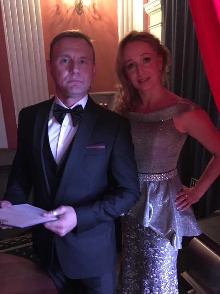 Ведущий шоу ЗЕРКАЛЬНЫЕ ЛЮДИ МОСВА / SHOW ZAZERKALYE Елена Лисицына Москва